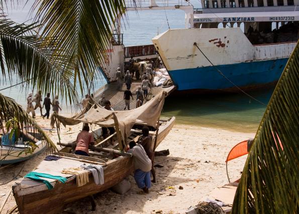 Zanzibar-5525.jpg - shore at Stonetown