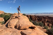 The walk to Double O Arch