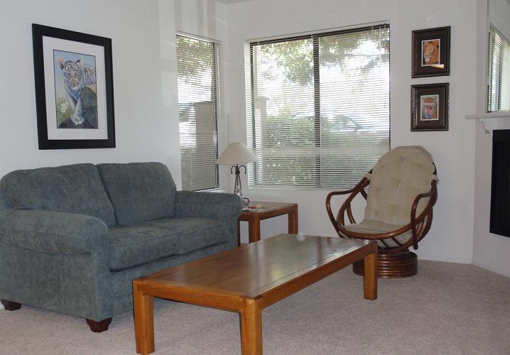 P8300023.JPG - Living Room