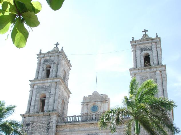 DSCN5564.JPG - on Chichen Itza tour, a nice Church....