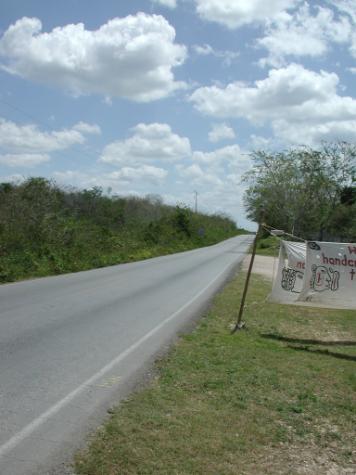 DSCN5576.JPG - on the road to Chichen Itza