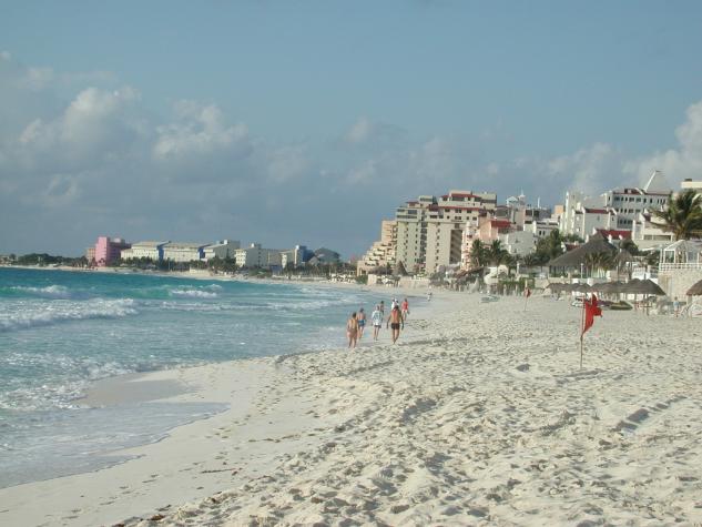 DSCN5636.JPG - Beach at our resort