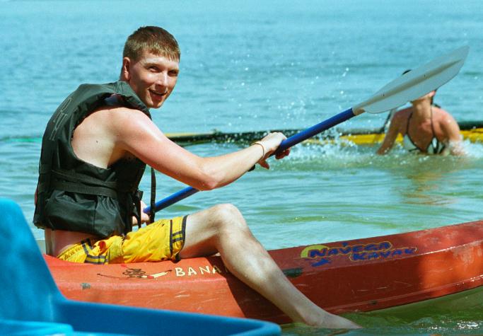 cancun2-15.jpg - Scott on banana..... (what's that??)