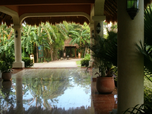 P4270084.JPG - Colonial Lobby to our Jungle pathway home!!!!