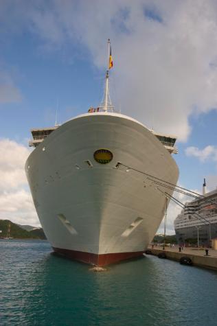 CRW_3099.jpg - Cruise Ship at Crown Bay dock