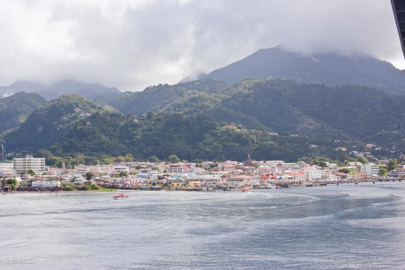 _MG_3911-25.jpg - Dominica, the tender boats arriving