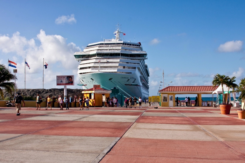 _MG_4256-132.jpg - ship docked at Phillipsburg, St Maarten