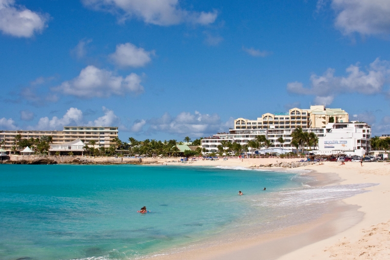 _MG_4324-144.jpg - Maho Beach at the end of the runway