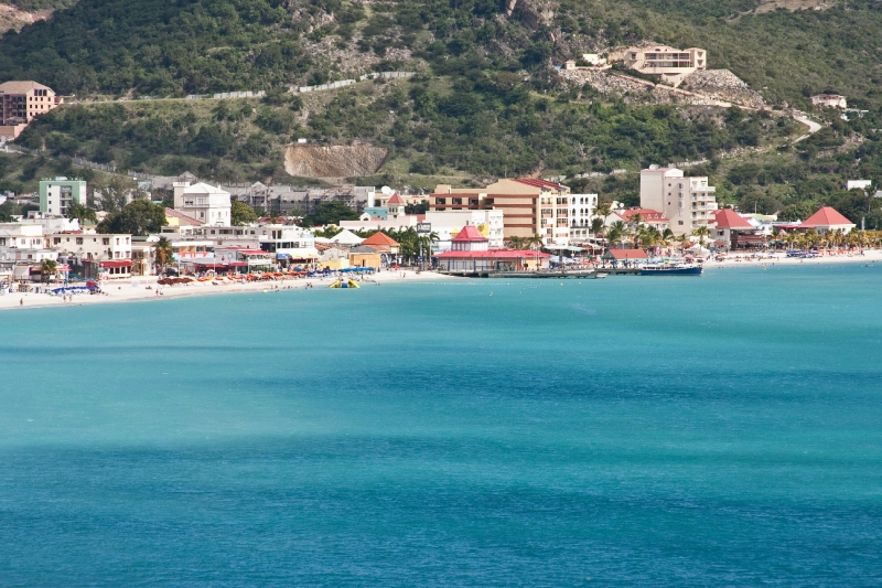 _MG_4404-150.jpg - Phillipsburg beach with shopping behind